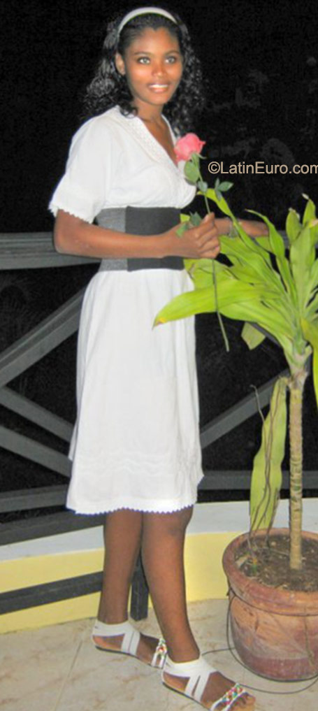 Date this georgeous Dominican Republic girl Jennifer from Santo Domingo DO22898