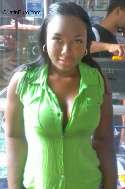 Date this nice looking Colombia girl Nasay from Palmira CO17821