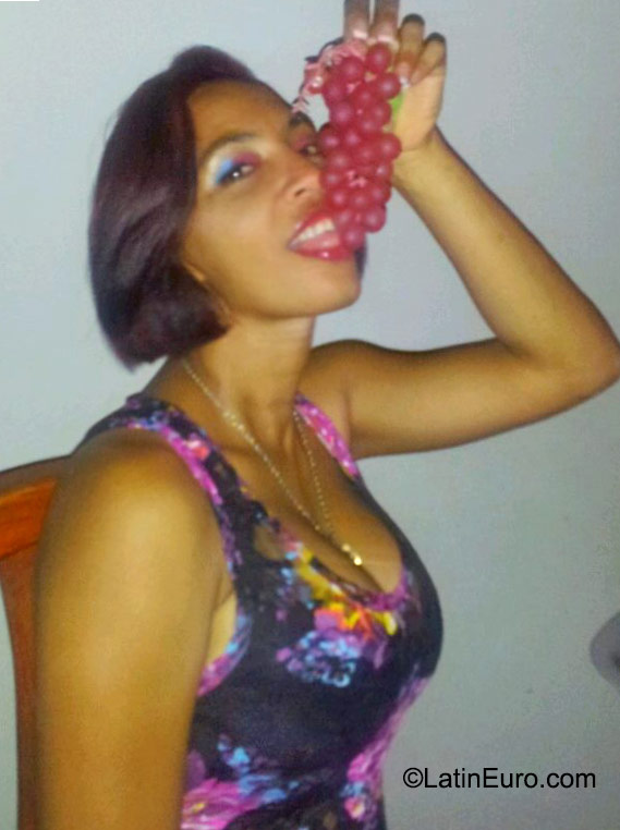Date this beautiful Dominican Republic girl Leonidia from Santiago DO22915