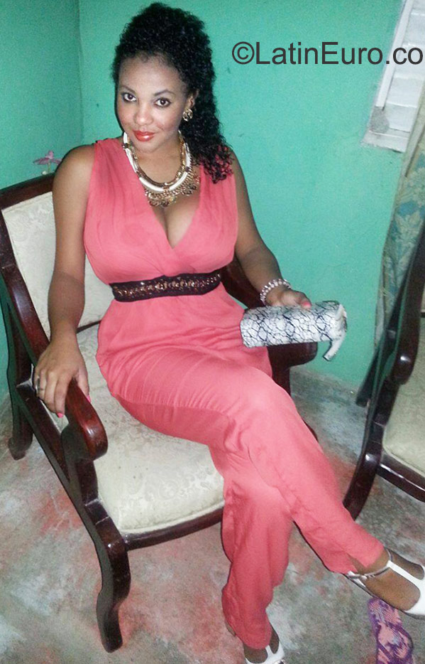 Date this foxy Dominican Republic girl Yasmairi from Santiago DO22918