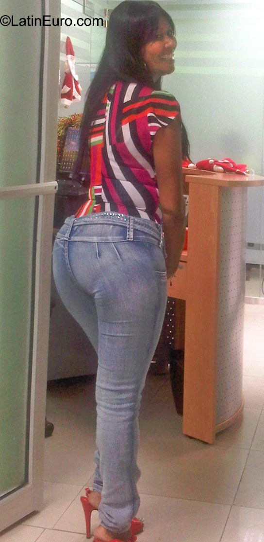 Date this fun Dominican Republic girl Angela from Santo Domingo DO22919
