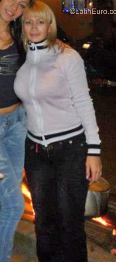 Date this sensual Colombia girl Oliva from Medellin CO17840