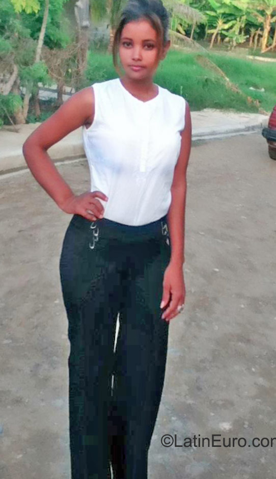 Date this passionate Dominican Republic girl Zuly from Santo domingo DO22952