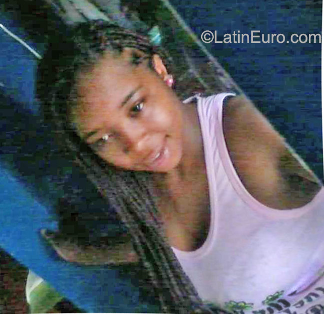 Date this gorgeous Colombia girl Arnet from Bogota CO17857