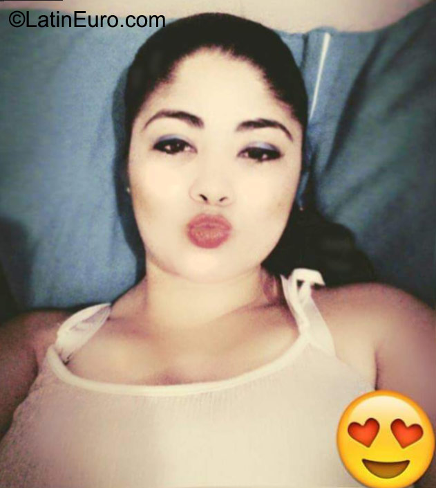Date this pretty Honduras girl Stephanie from San Pedro Sula HN1645