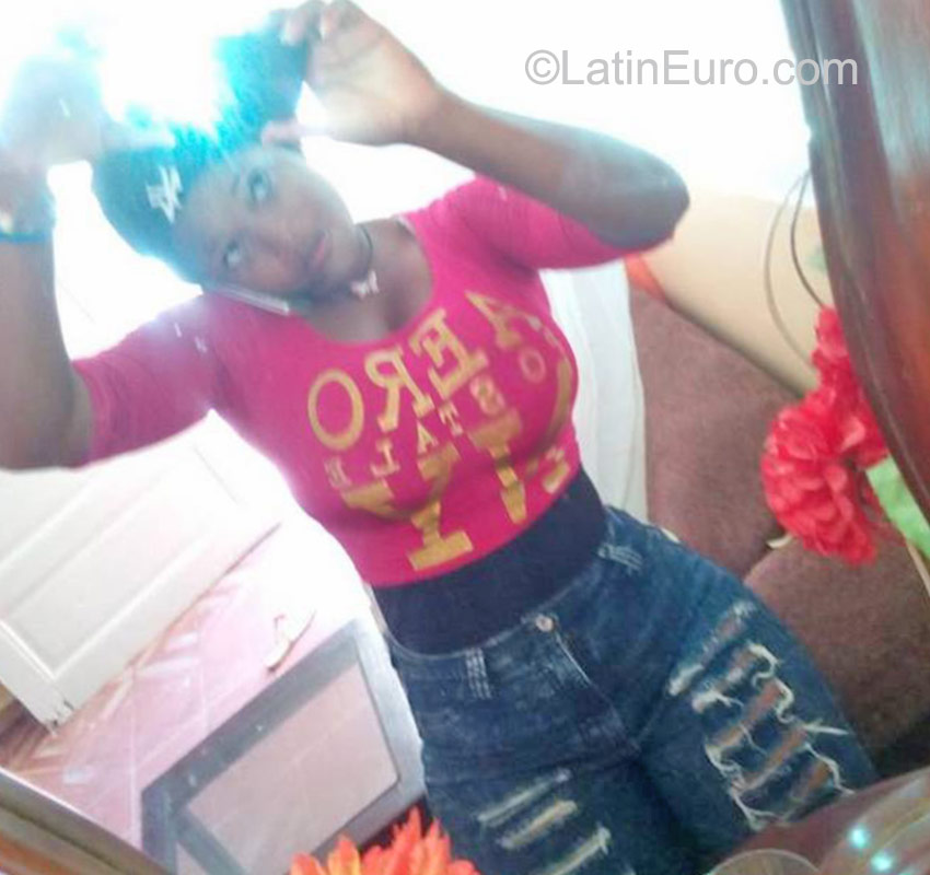 Date this georgeous Dominican Republic girl Elizabeth from Santo Domingo DO22998