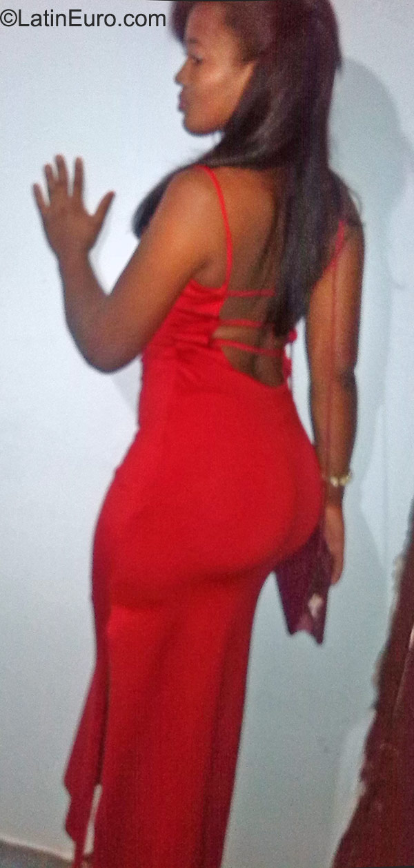 Date this pretty Dominican Republic girl Love from Santo Domingo DO23001