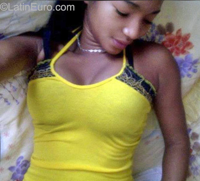 Date this happy Dominican Republic girl Chantal from Spm DO23004