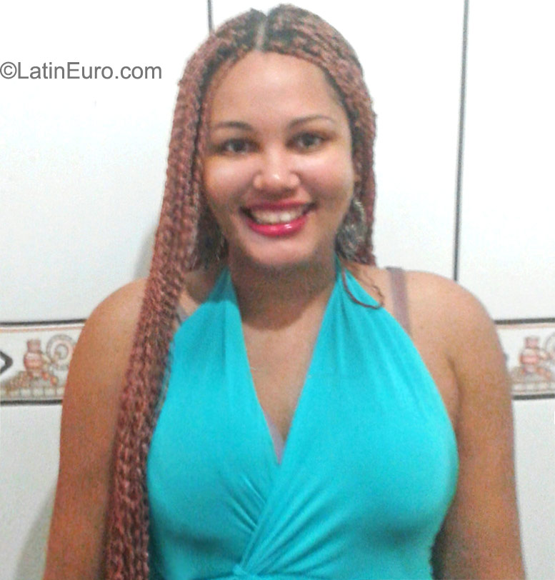 Date this good-looking Brazil girl Fernanda from Rio De Janeiro BR9433