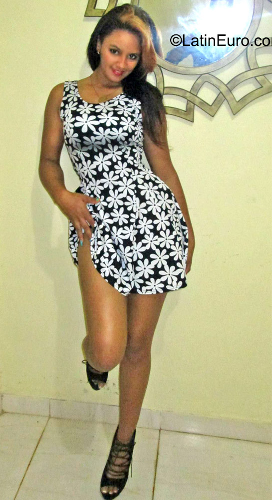 Date this hard body Dominican Republic girl Ana from Santo Domingo DO23036