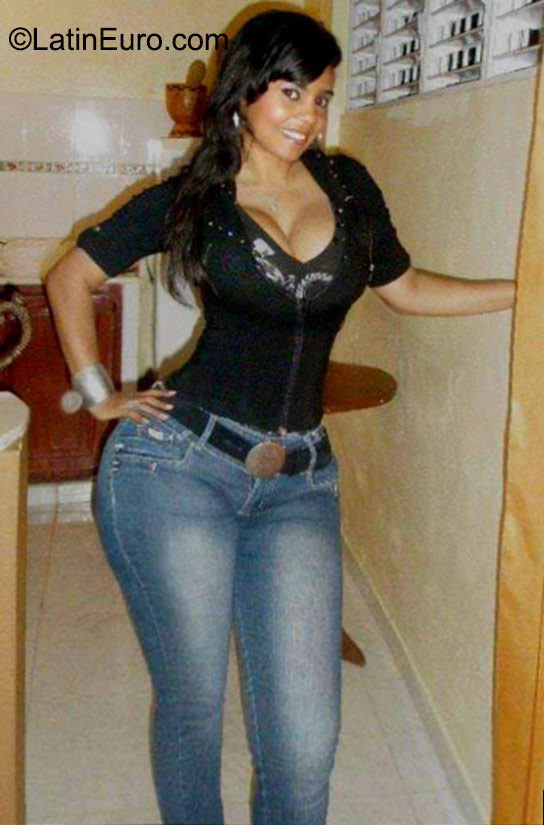 Date this beautiful Dominican Republic girl Elsa from Santiago DO23043