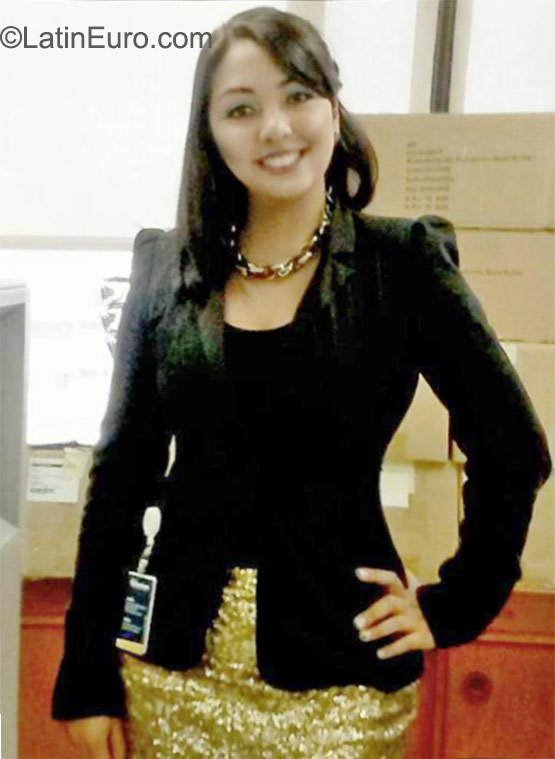 Date this sultry Colombia girl Adriana from Bogota CO17916