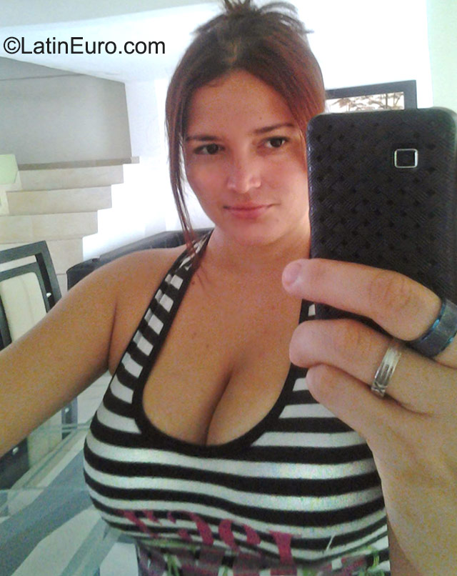 Date this stunning Colombia girl Beth from Cartagena CO17921