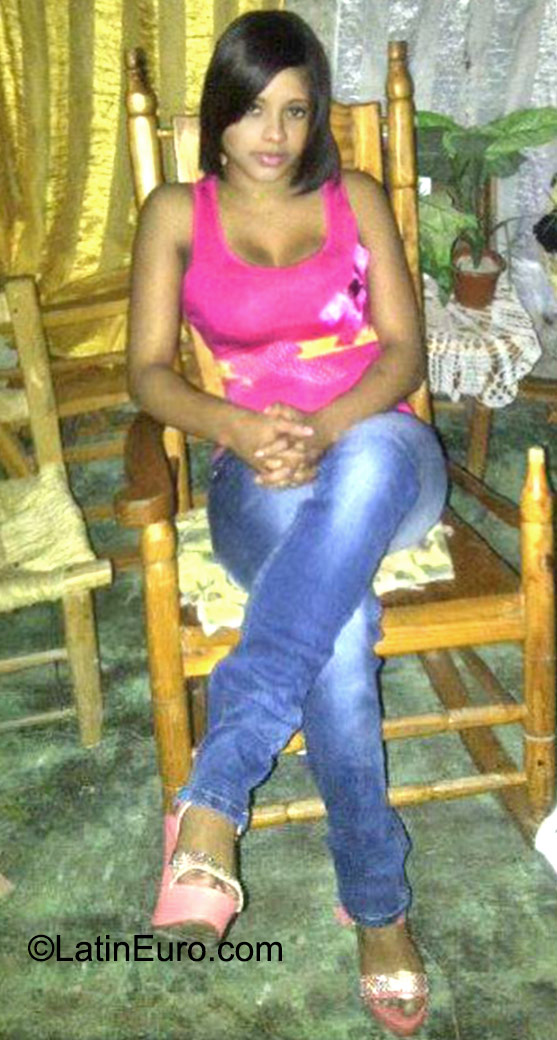 Date this voluptuous Honduras girl Reyna from Tegucigalpa HN1668