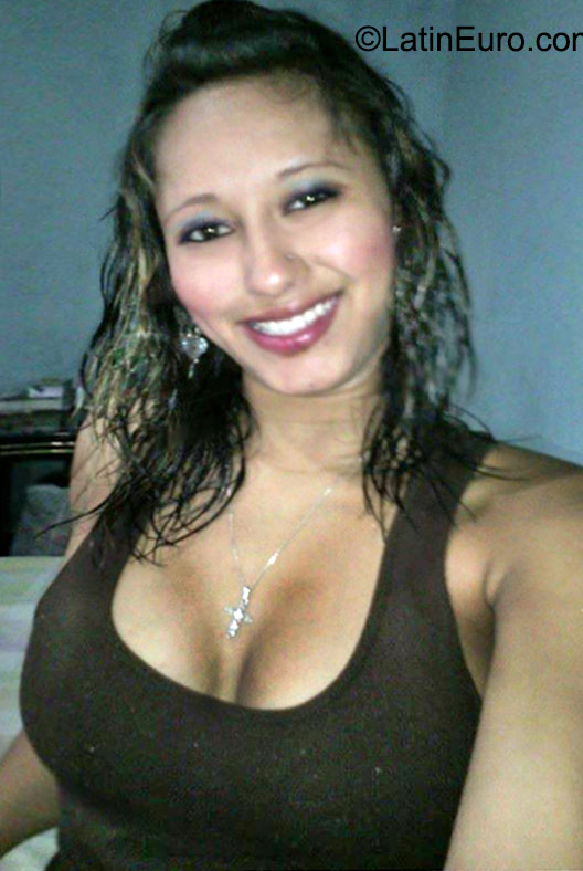 Date this athletic Honduras girl Carolina from Tegucigalpa HN1674