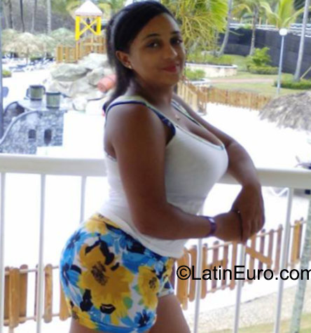Date this funny Dominican Republic girl Yesica from Higuey DO23175