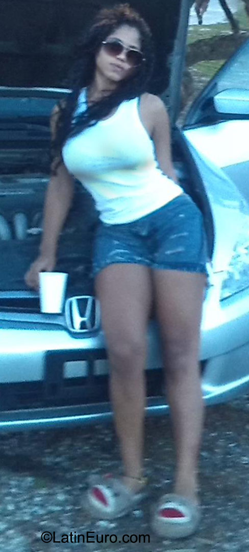 Date this voluptuous Dominican Republic girl Yaclairia from Santo Domingo DO23190