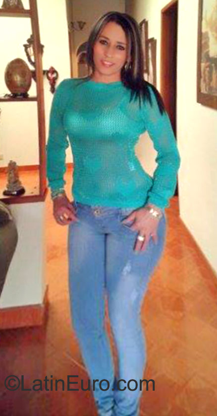 Date this nice looking Colombia girl Luz from Medellin CO17984