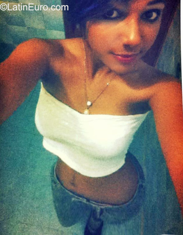 Date this voluptuous Dominican Republic girl Jaivela from Santo Domingo DO23209