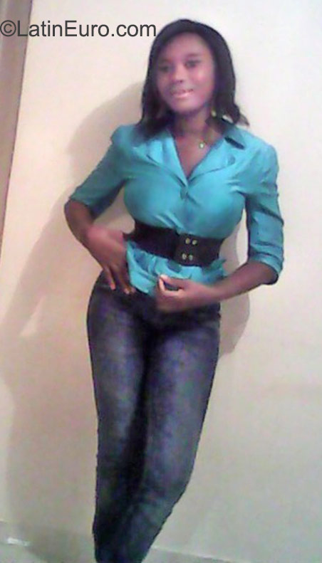 Date this sultry Dominican Republic girl Guita from Punta Cana DO23236