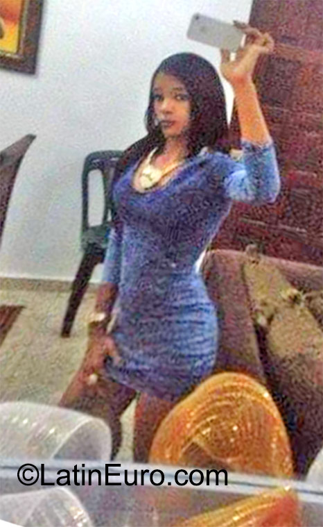 Date this funny Dominican Republic girl Estefany from Santo Domingo DO23238