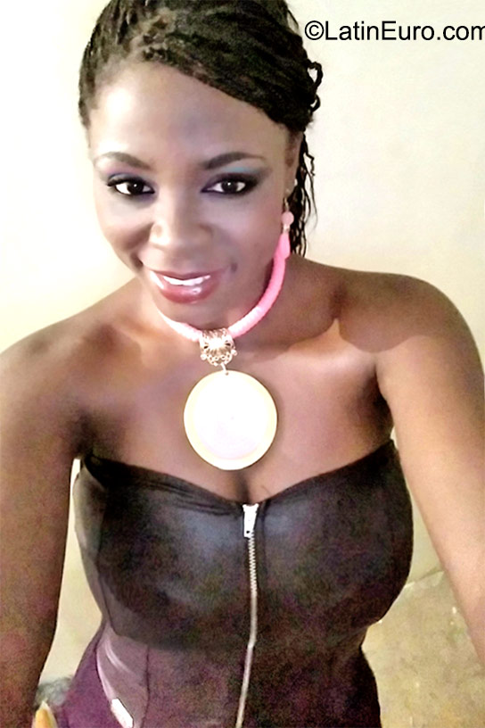 Date this foxy Colombia girl Mairia from Cali CO18015