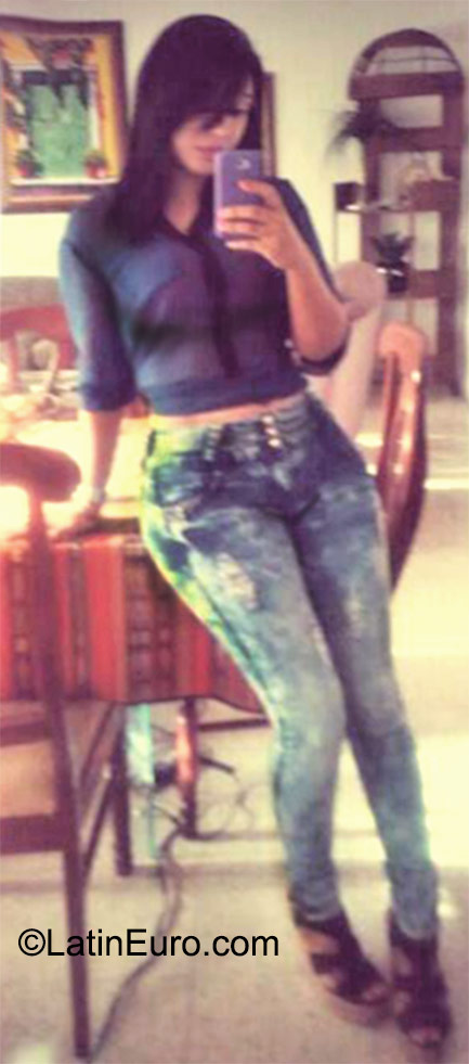 Date this gorgeous Honduras girl Lorena from Tegucigalpa HN1698