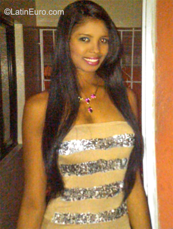 Date this fun Dominican Republic girl Yamil from Santo Domingo DO23290
