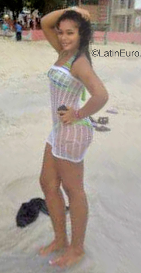 Date this hot Dominican Republic girl Carolina from Santo Domingo DO23301