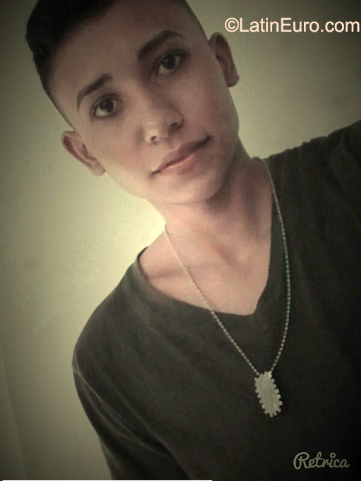 Date this exotic Honduras man Junior from san pedro sula HN1706