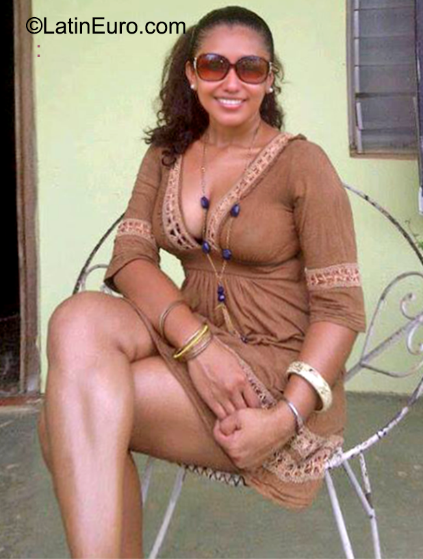 Date this happy Panama girl Cecil from Panama City PA700