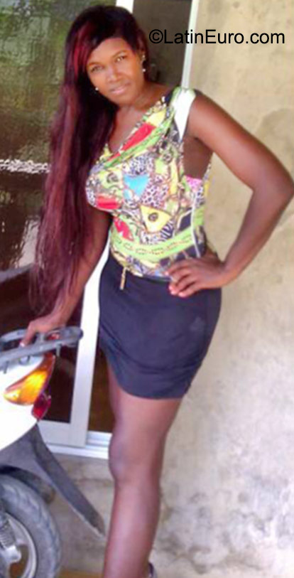 Date this attractive Dominican Republic girl Carmen from La Vega DO23356
