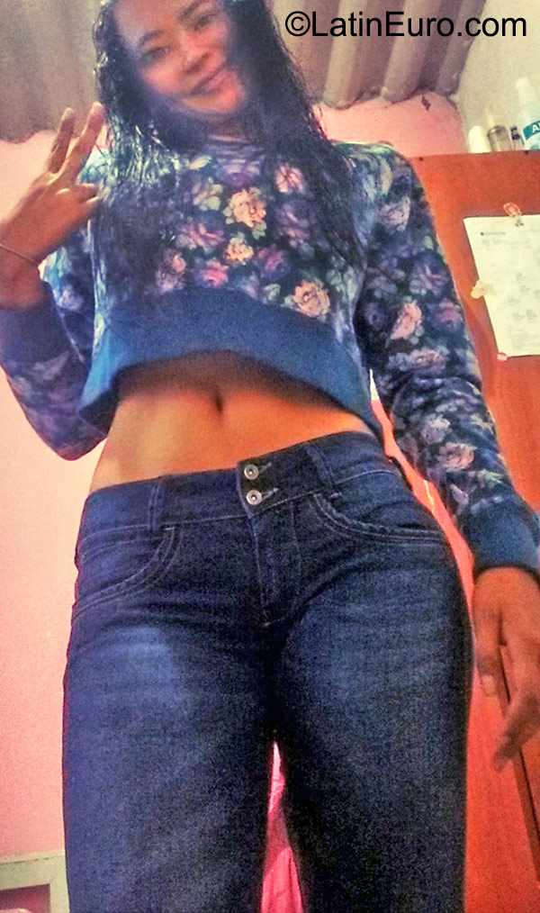 Date this hard body Colombia girl Lena from Medellin CO18068