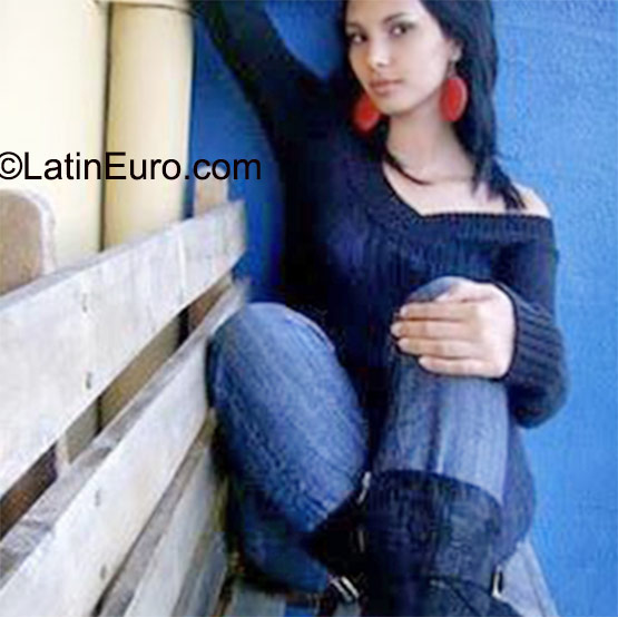 Date this pretty Honduras girl Sidia from Tegucigalpa HN1716