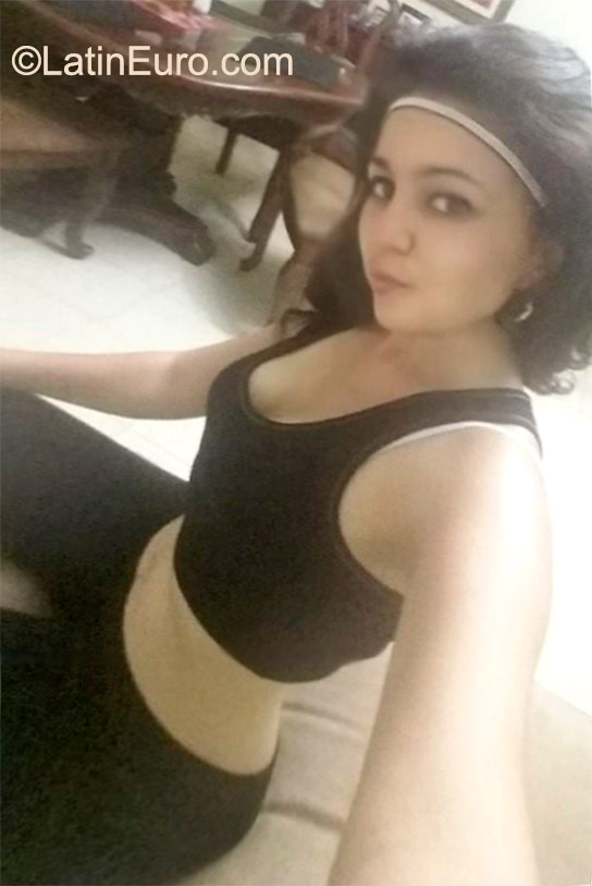 Date this foxy Honduras girl Paola from Comayagua HN1720