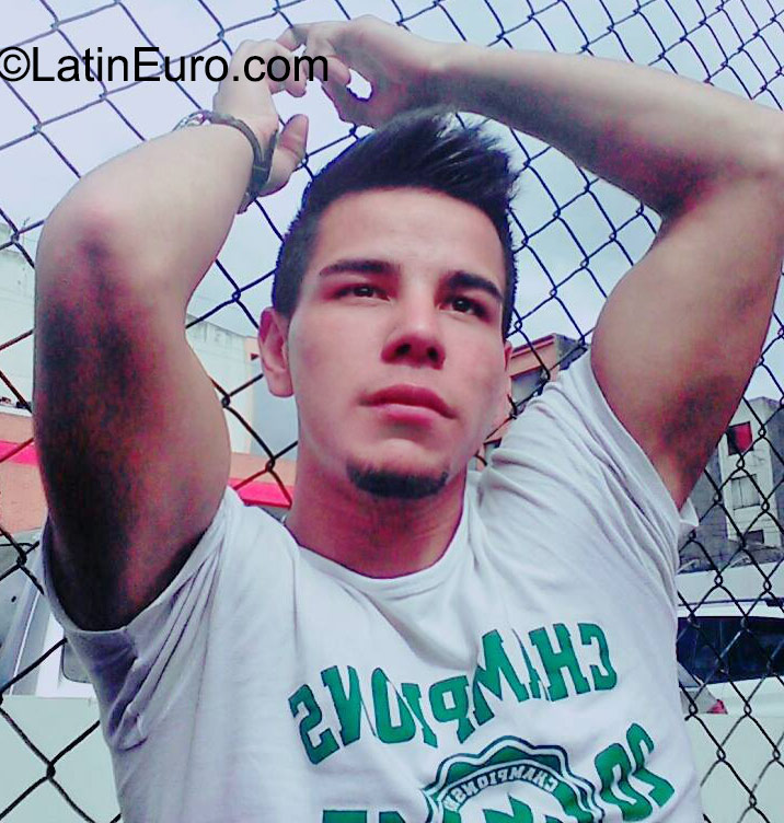Date this delightful Colombia man Elias from Bogota CO18083