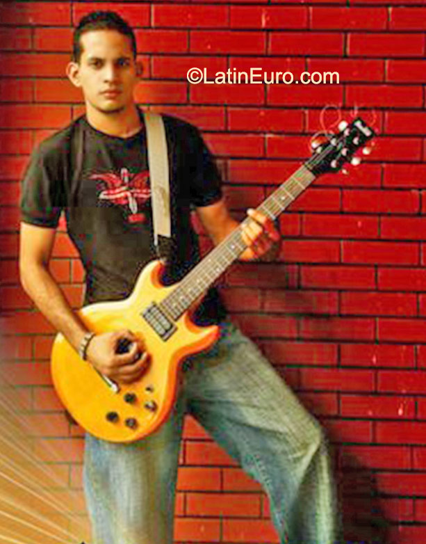 Date this voluptuous Panama man Roy from Panama City PA709