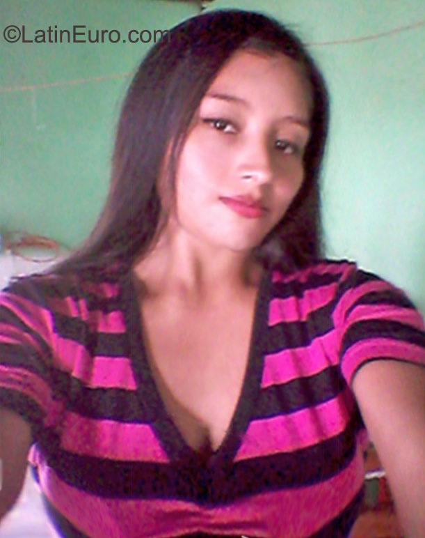 Date this good-looking Panama girl Ana from Panama City PA710