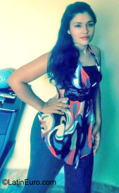 Date this sensual Colombia girl Yohania from Armenia CO18113