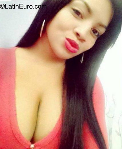 Date this stunning Dominican Republic girl Veronica from Santiago DO23476