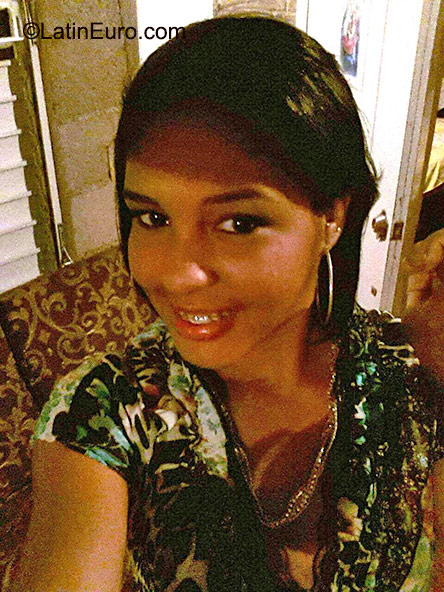 Date this hard body Dominican Republic girl Laramar from Santo Domingo DO23480