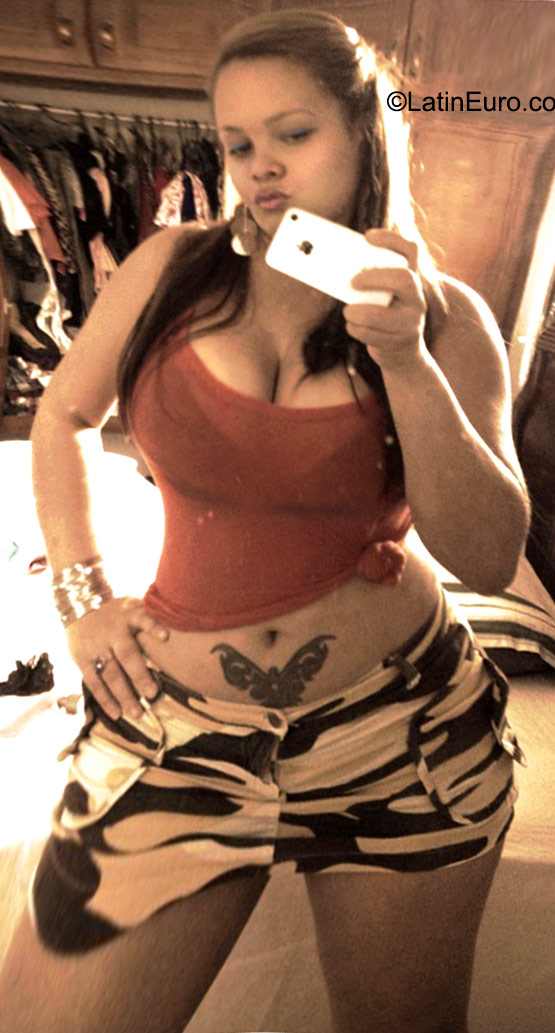 Date this cute Dominican Republic girl Cristal from Santo Domingo DO23488