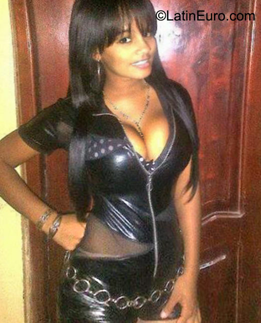 Date this stunning Dominican Republic girl Brenda from Santo Domingo DO23506