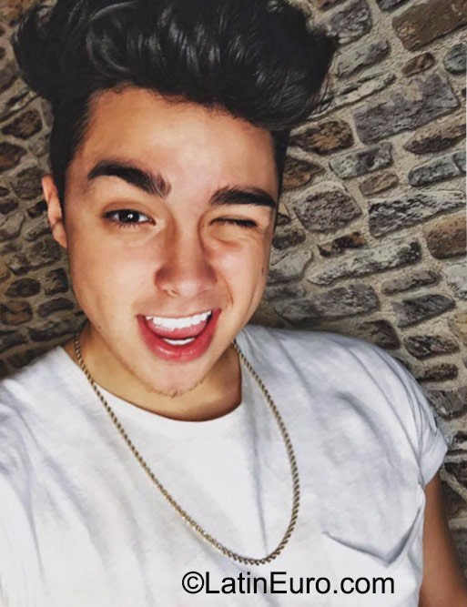 Date this gorgeous Venezuela man Mervin from Cabimas VE632