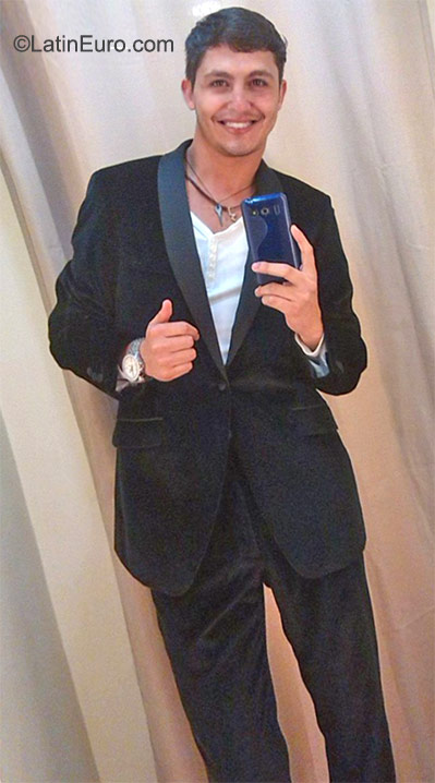 Date this stunning Venezuela man Kenny from Caracas VE633