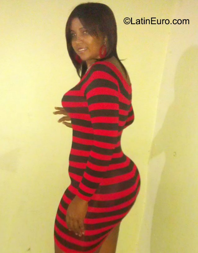 Date this young Dominican Republic girl Lourdes from Santiago DO23556