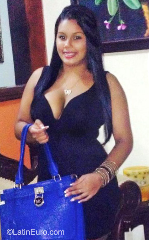 Date this georgeous Dominican Republic girl Nikarinia from Dajabon DO23562