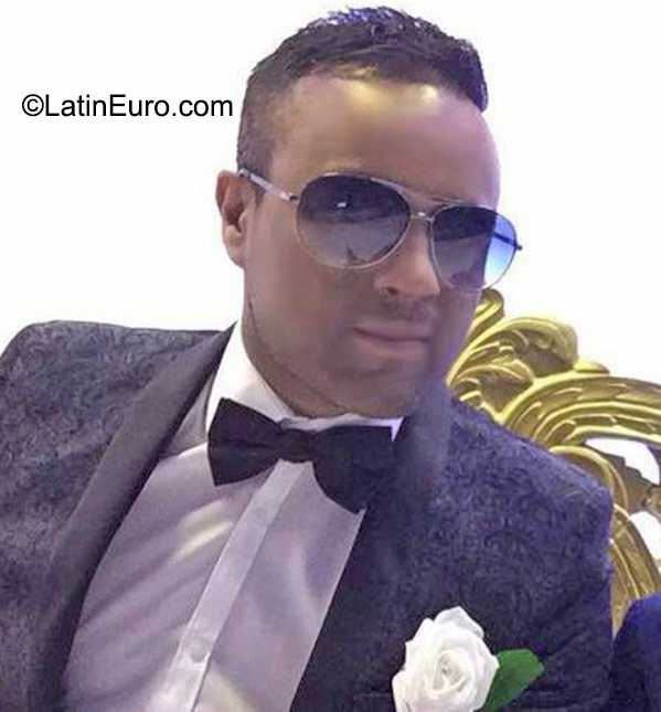 Date this voluptuous United Kingdom man Amin09 from Coventry GB835