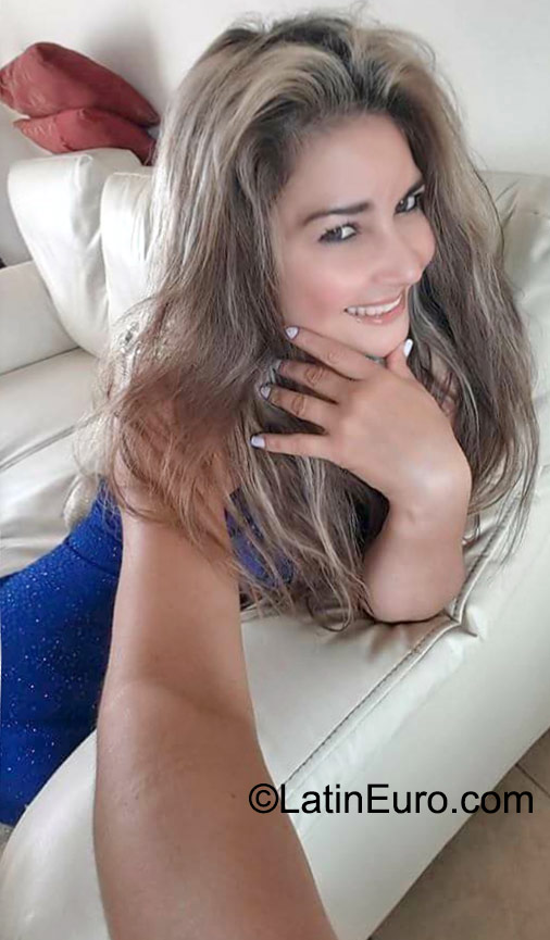 Date this foxy Colombia girl Kaina from Bogota CO18176