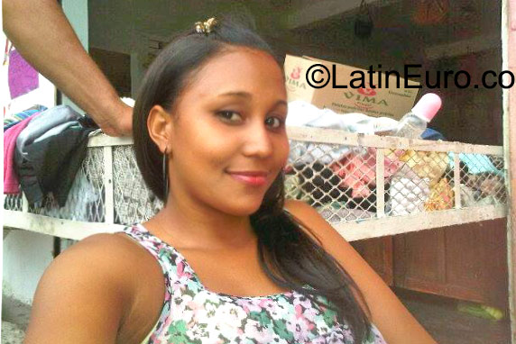 Date this foxy Dominican Republic girl Nathaly from Santo Domingo DO23638